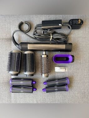 Dyson styling set in Black and Purple